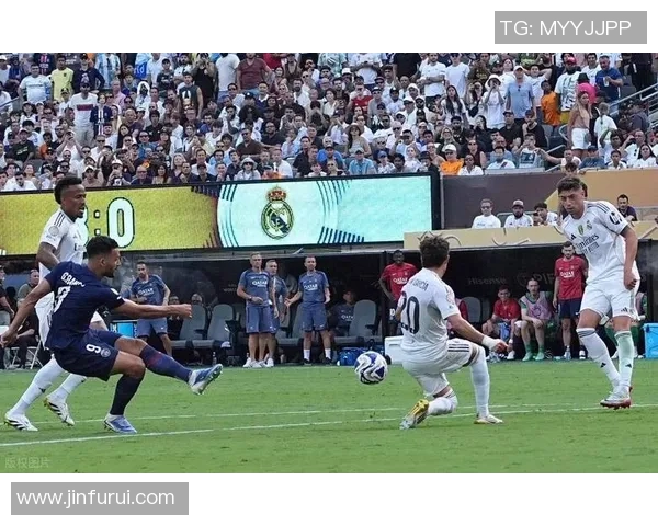 中超激战巴黎圣日耳曼险胜曼联四大绝佳进球瞬间引爆全场